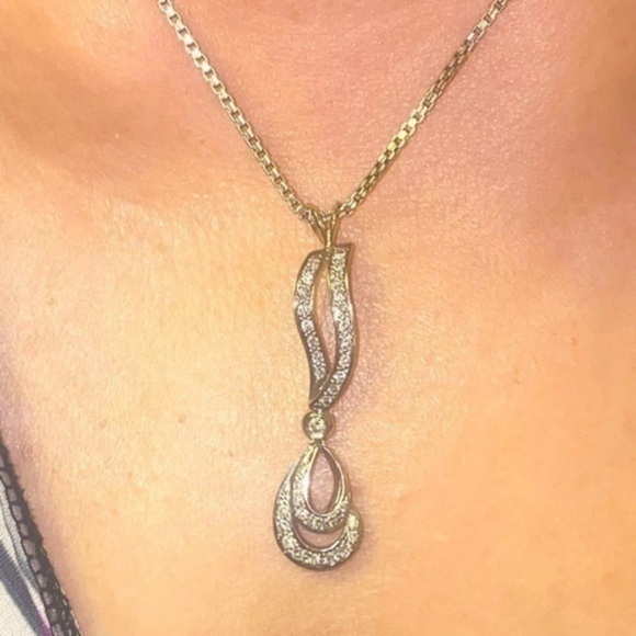 14kt white gold diamond pendant.Natural earth brilliant diamondsPENDANT ONLY